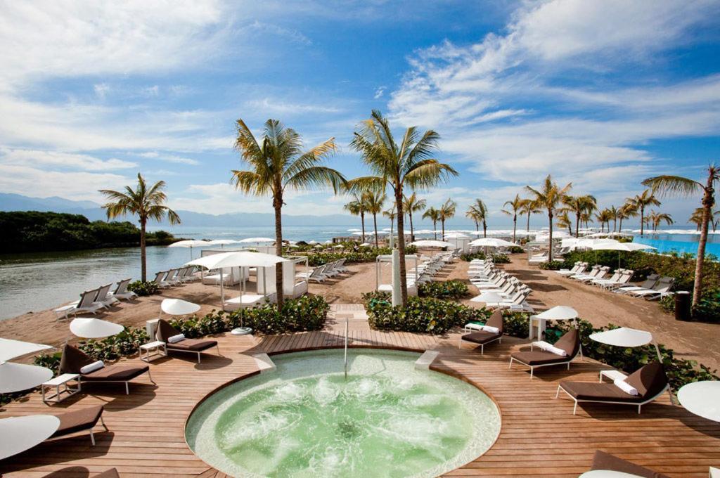 ホテル Grand Luxxe Vidanta ヌエボ・バジャルタ エクステリア 写真